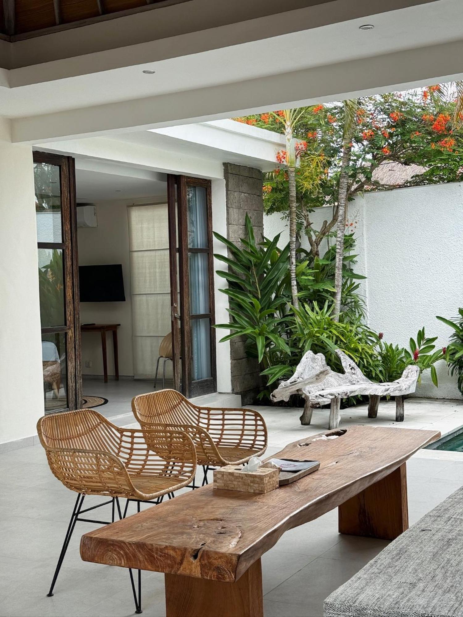 Aster Villa Seminyak Екстериор снимка
